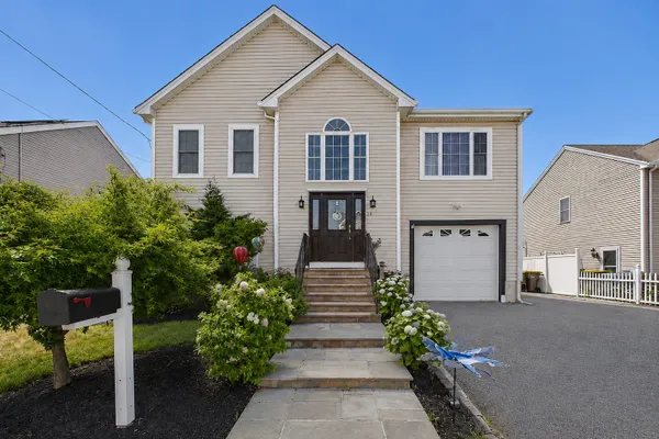 19 ABINGTON LN
