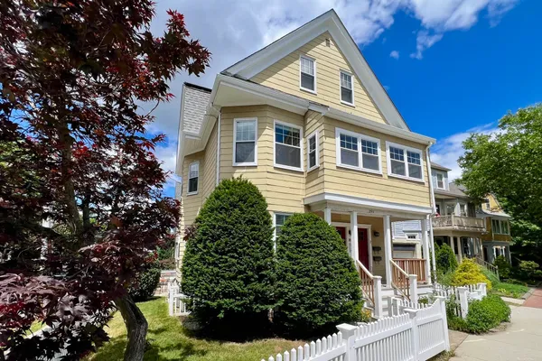 293 HURON AVE 2