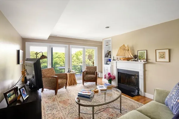 227 SUMMIT AVE E304