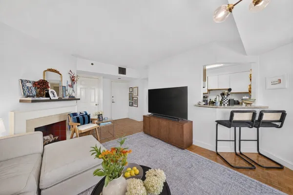 416 COMMONWEALTH AVE 615
