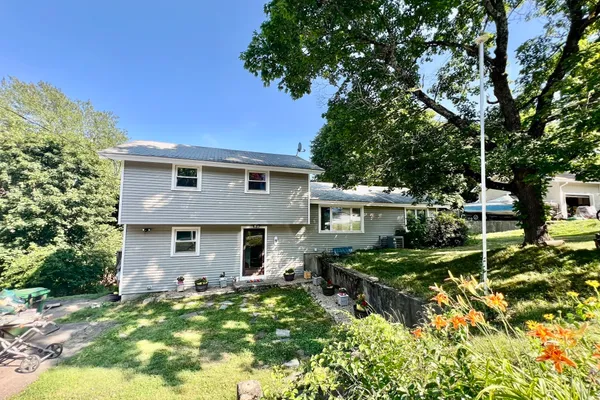 9 CHAMPLAIN DR