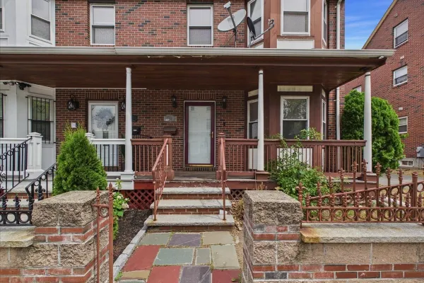 11 WOODROW AVE 11