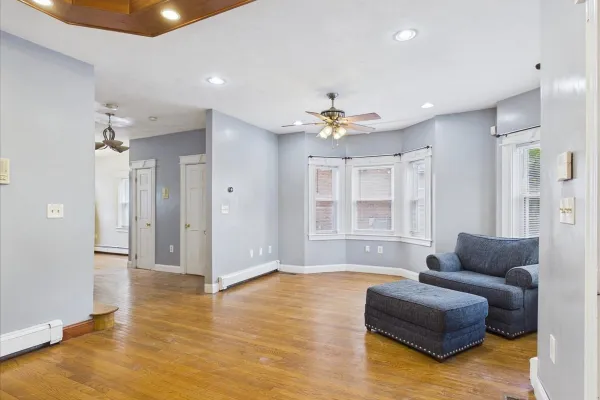 11 WOODROW AVE 11