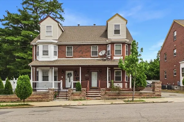 11 WOODROW AVE 11