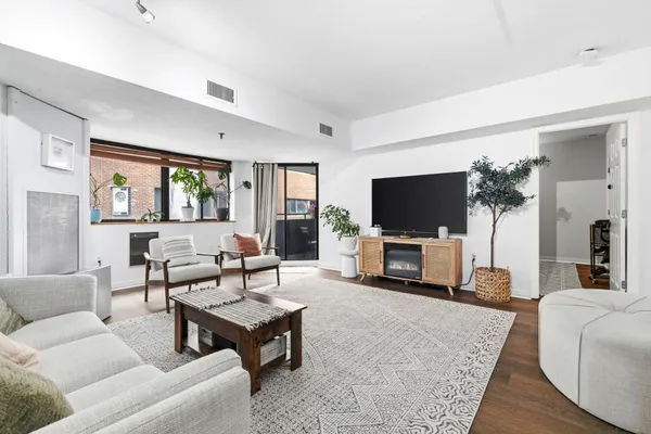 147 KELTON ST 510