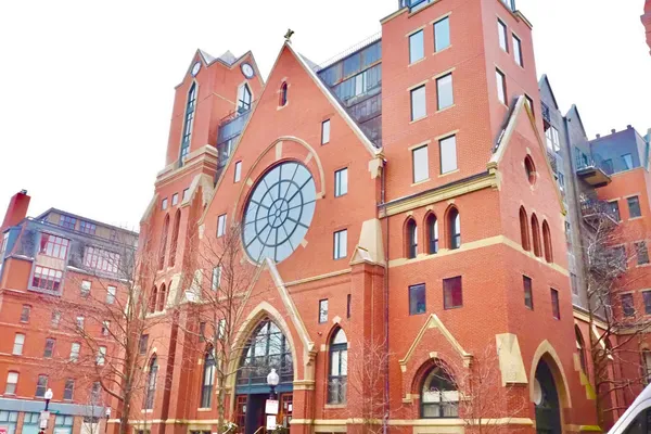2 CLARENDON ST 24