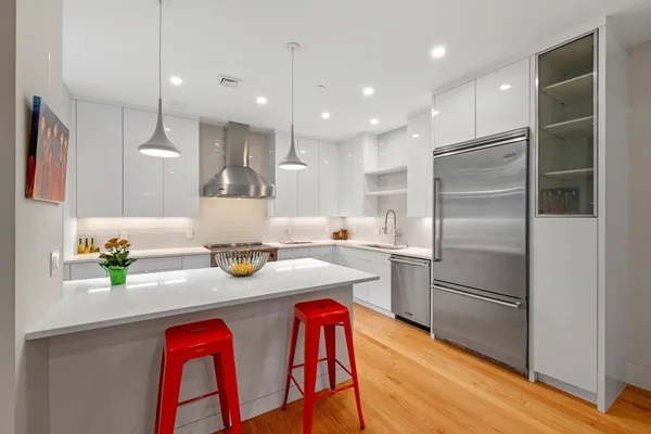 950 MASSACHUSETTS AVE CB3