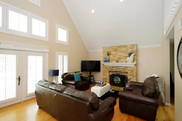 12 AMANDA RD