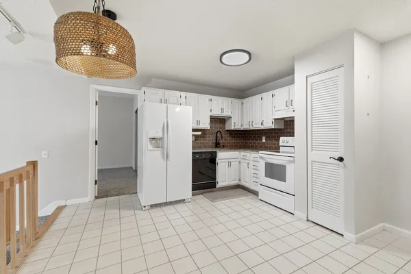 160 BURKHALL ST 308