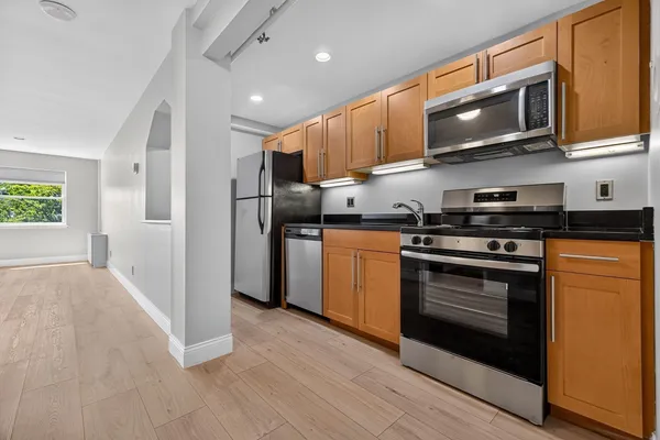 1600 BEACON ST 904