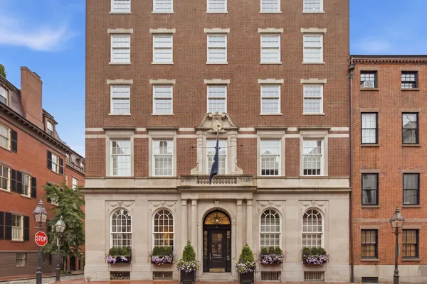 41 MT VERNON ST 5