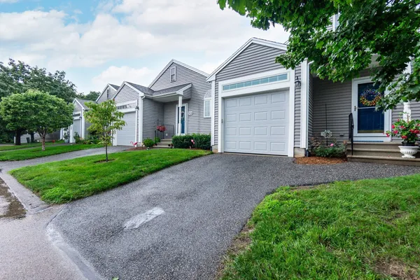 304 VILLAGE LN 304