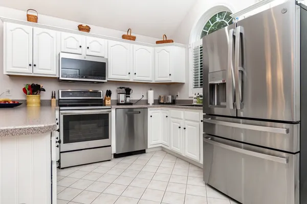 304 VILLAGE LN 304