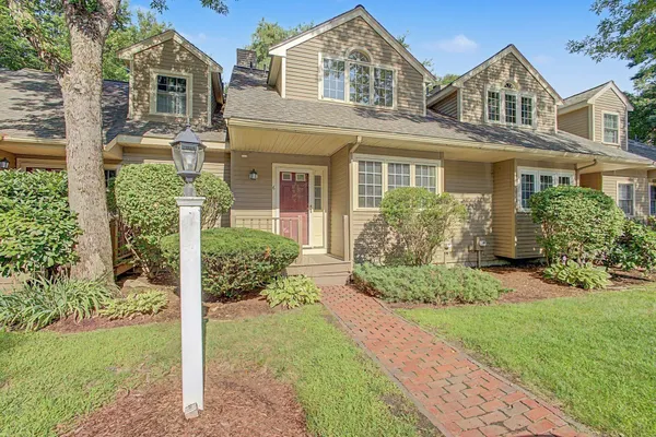 6 LILAC CT 6
