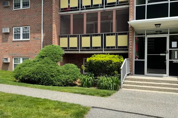 206 ROCK ST M5