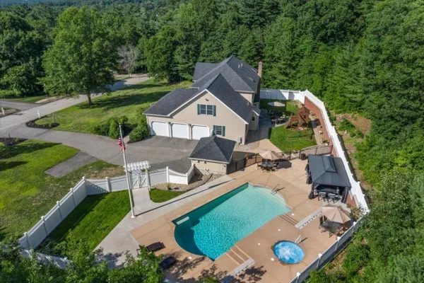 256 HILLCREST RD