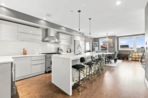 407 W 1ST ST 101