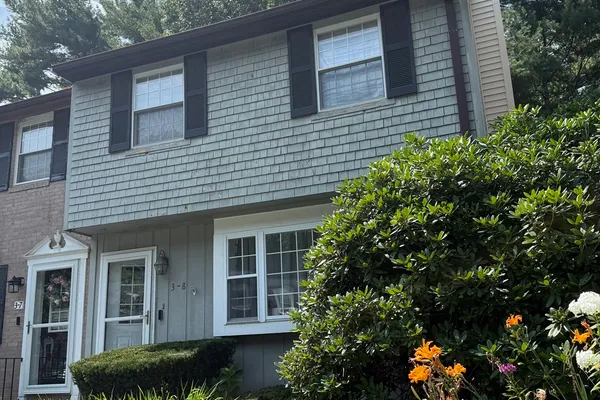 3 TREETOP LN 8