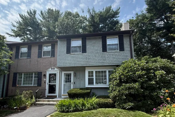 3 TREETOP LN 8