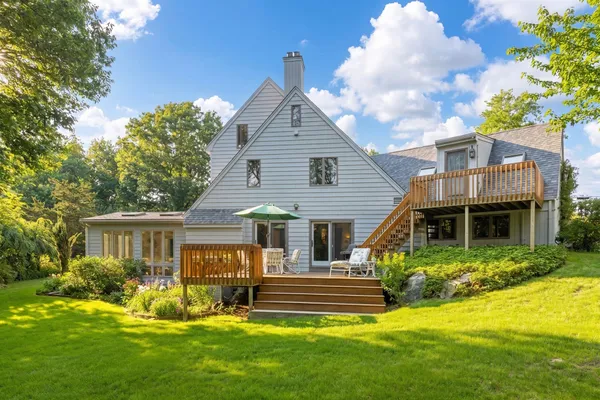 94 HOWLAND RD