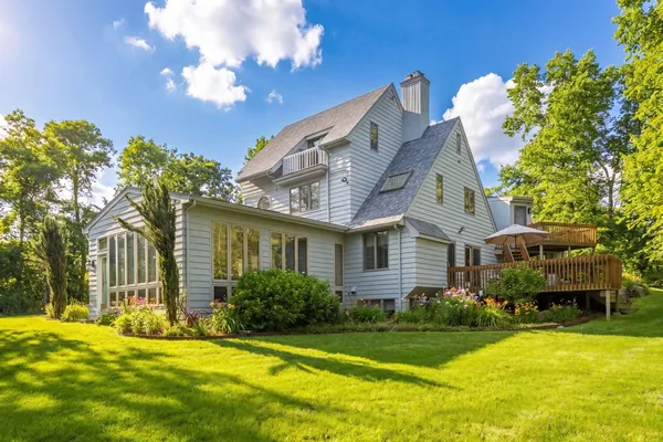 94 HOWLAND RD