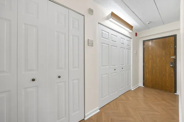 180 GREEN ST 406