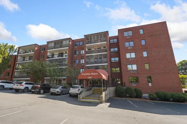 180 GREEN ST 406