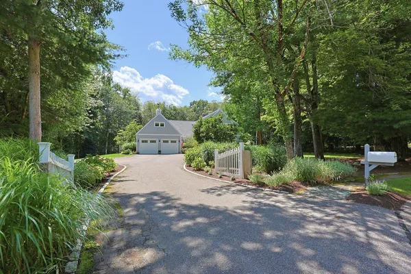 35 TUCKER LN