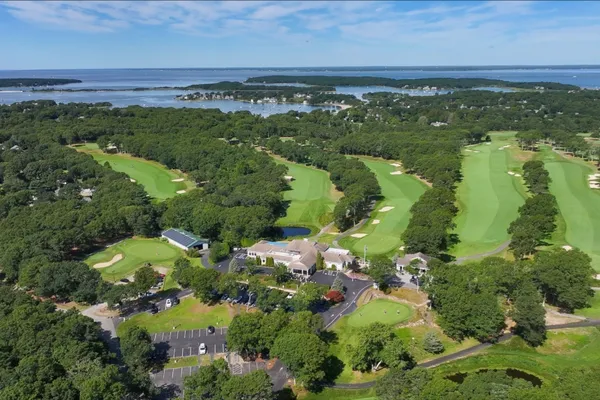 21 CLUBHOUSE DR