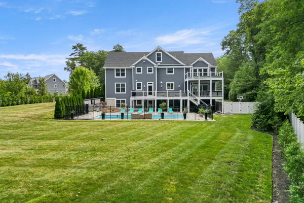 20 LISA LN