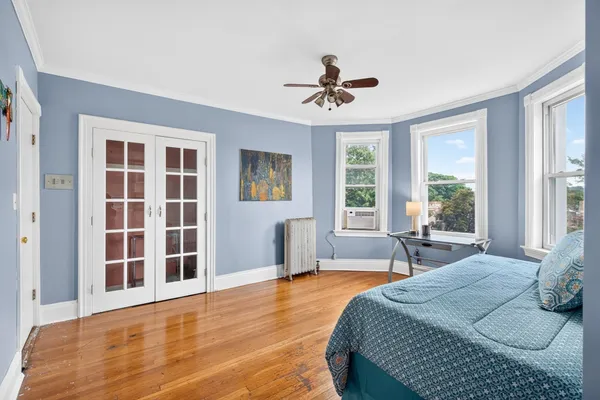 70 STRATHMORE RD 10B