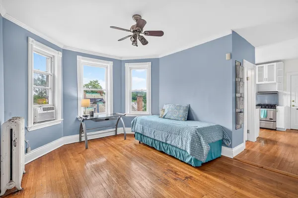 70 STRATHMORE RD 10B