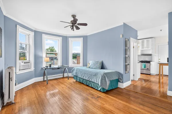 70 STRATHMORE RD 10B