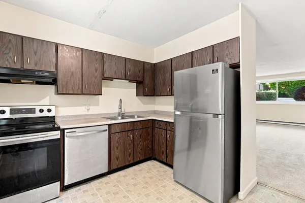 121 BAILEY ST B12