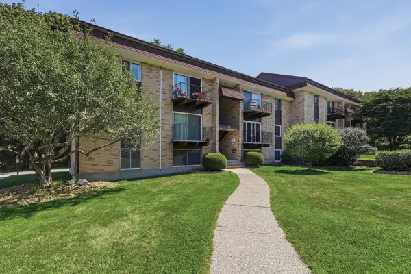 121 BAILEY ST B12