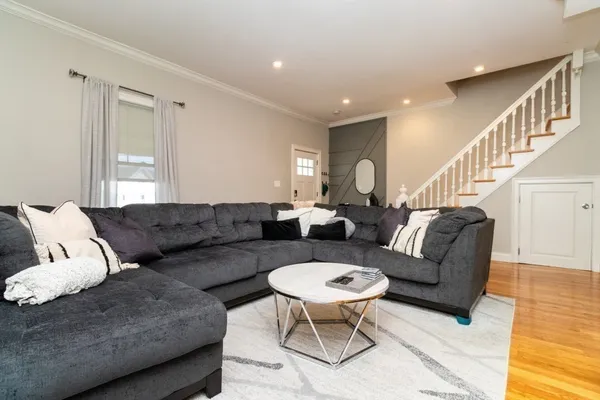 189 SHIRLEY ST 1