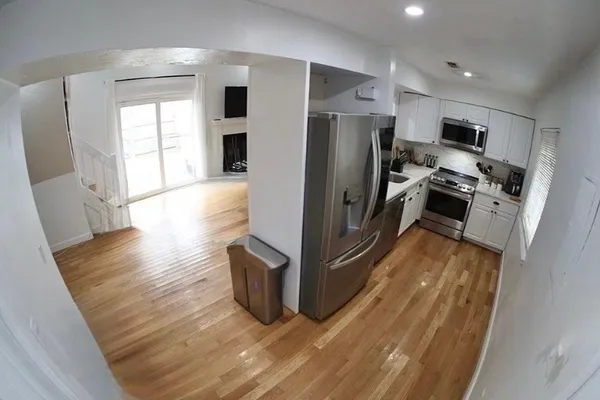 233 LAKE ST D