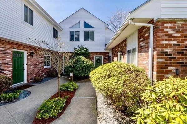 233 LAKE ST D