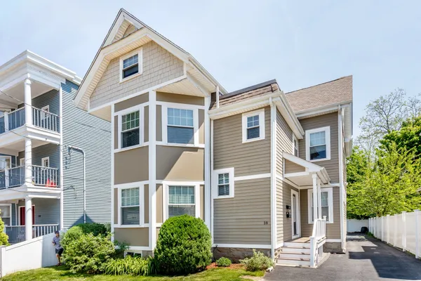 18 KITTREDGE ST 1