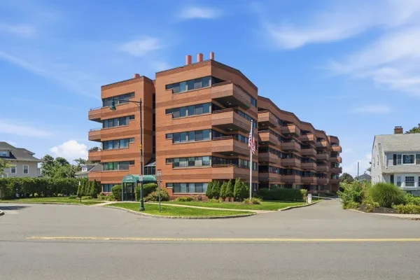 1 CAREY CIR 202