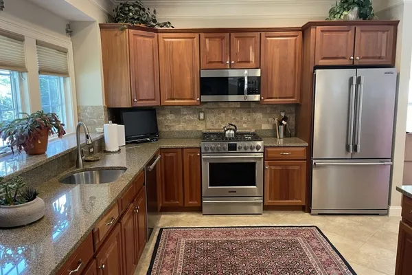 12 MCNEIL CIR 12
