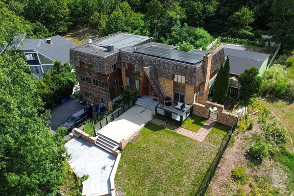 12 OAKRIDGE DR