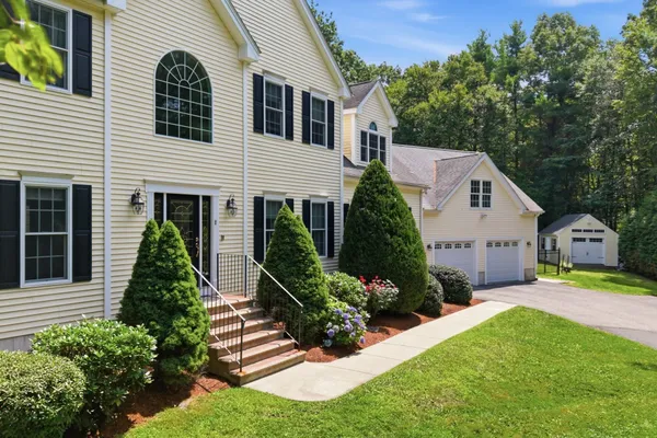 8 KAREN LN