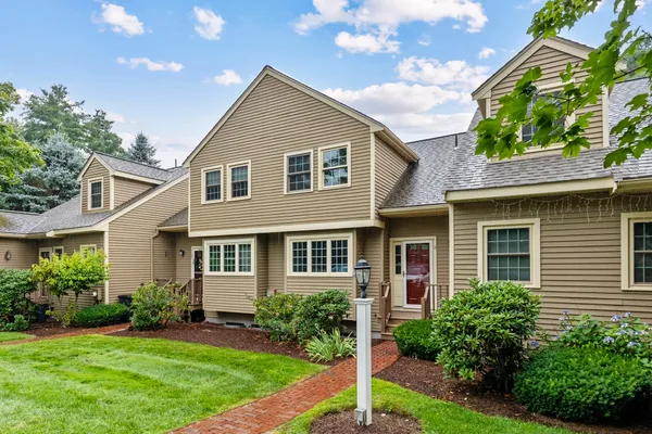 11 ROSEWOOD LN 11