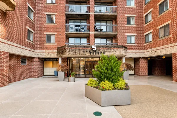 15 N BEACON 303