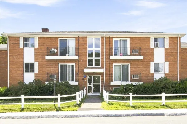7 ENDICOTT ST 3