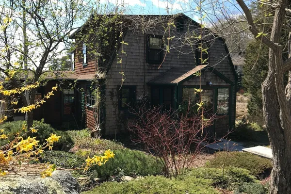 79 DENNISON ST