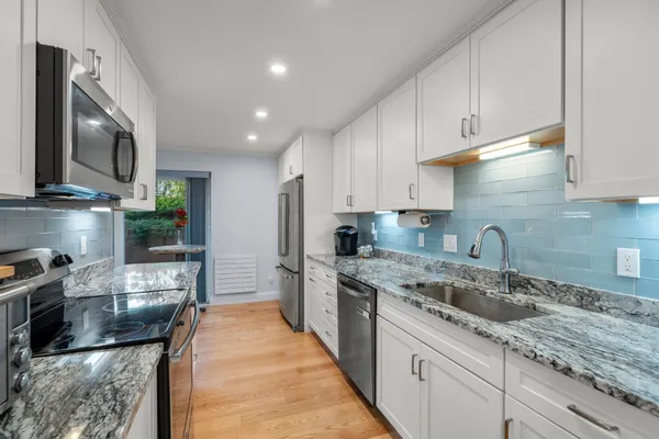 1210 GREENDALE AVE 311