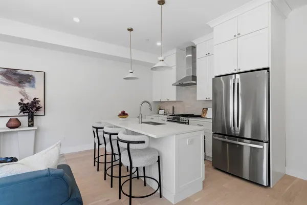 28 SWAN AVE 1