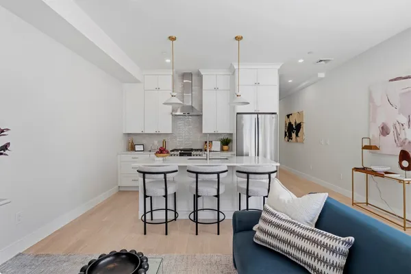 28 SWAN AVE 1